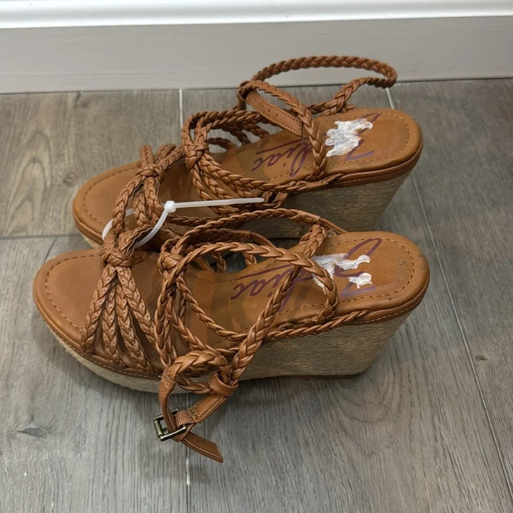 NEW! Zodiac Shana Espadrille Wedge Sandals - Size 8M ✈️